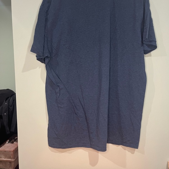 ⚡️⚡️⚡️⚡️Classic Navy Graphic Tee WE THE PEOPLE NWOT - Picture 3 of 4